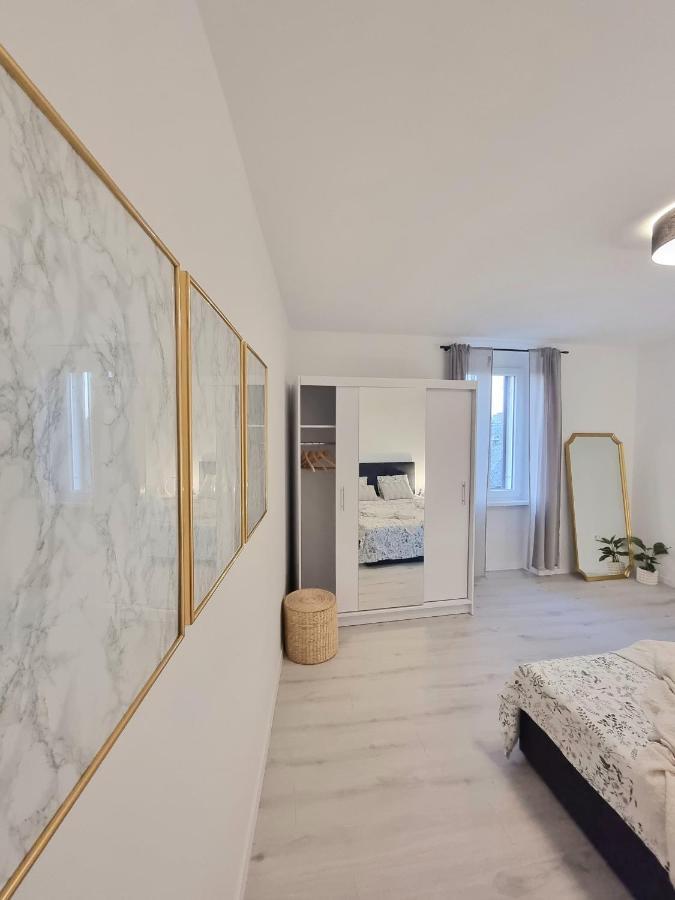 Appartement Un Ami à Pula Extérieur photo